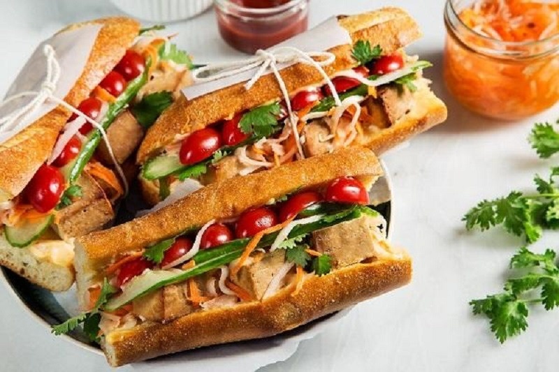 Bánh mì nướng giòn tan là lựa chọn tuyệt vời cho buổi sáng.