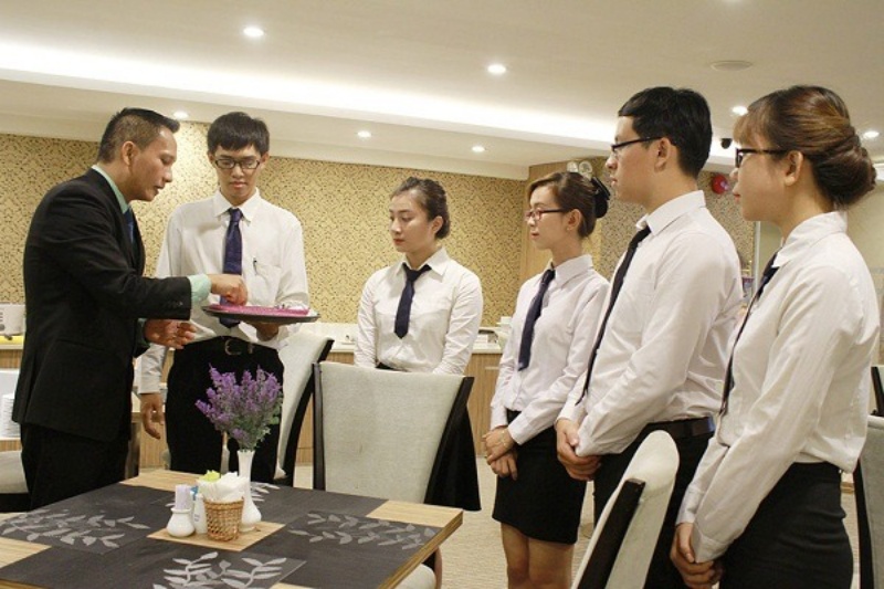 Đào tạo nhân viên là cách quản lý nhà hàng hiệu quả