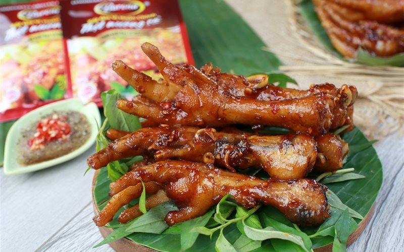 Chân gà nướng là món ăn khoái khẩu khi mở quán ăn vặt nhỏ